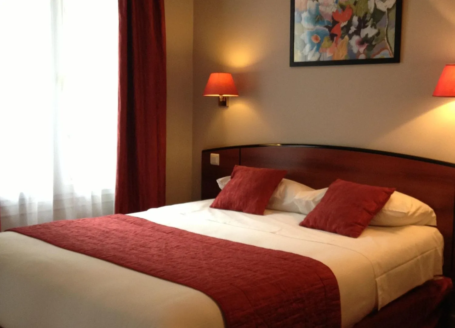 Des Deux Avenues Hotell 3*