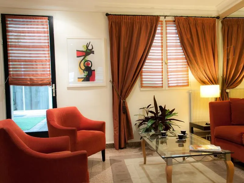 Des Deux Avenues Hotell 3*