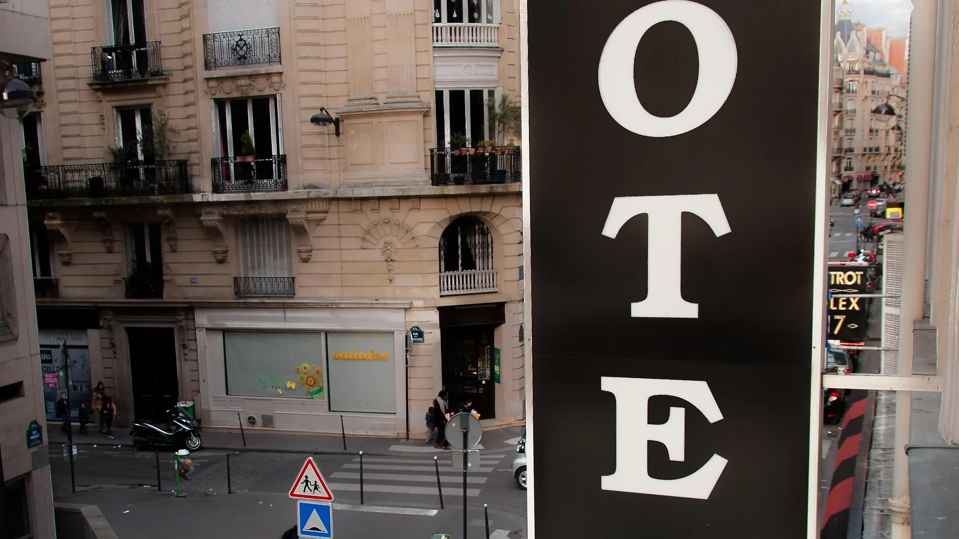 Des Deux Avenues Hotell 3*