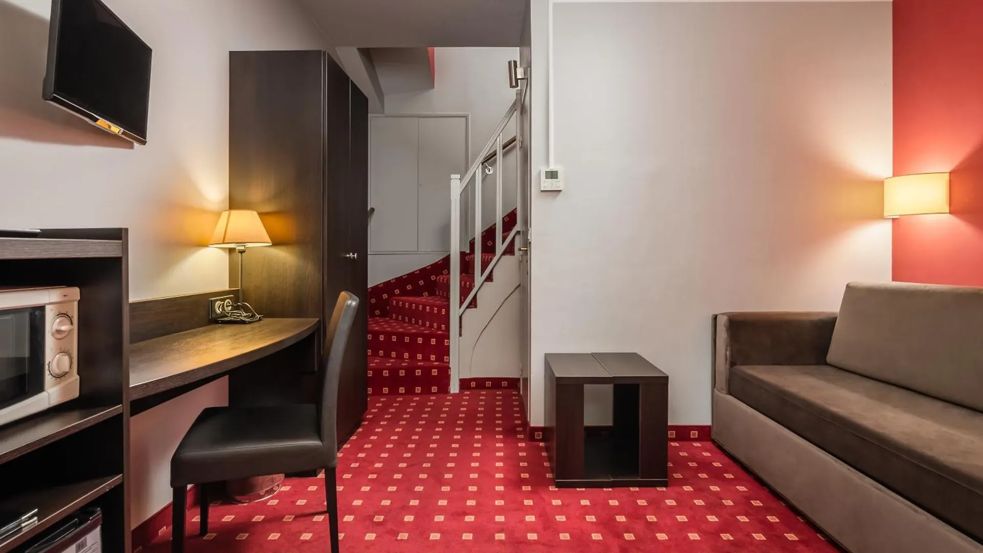 Des Deux Avenues Hotell 3*