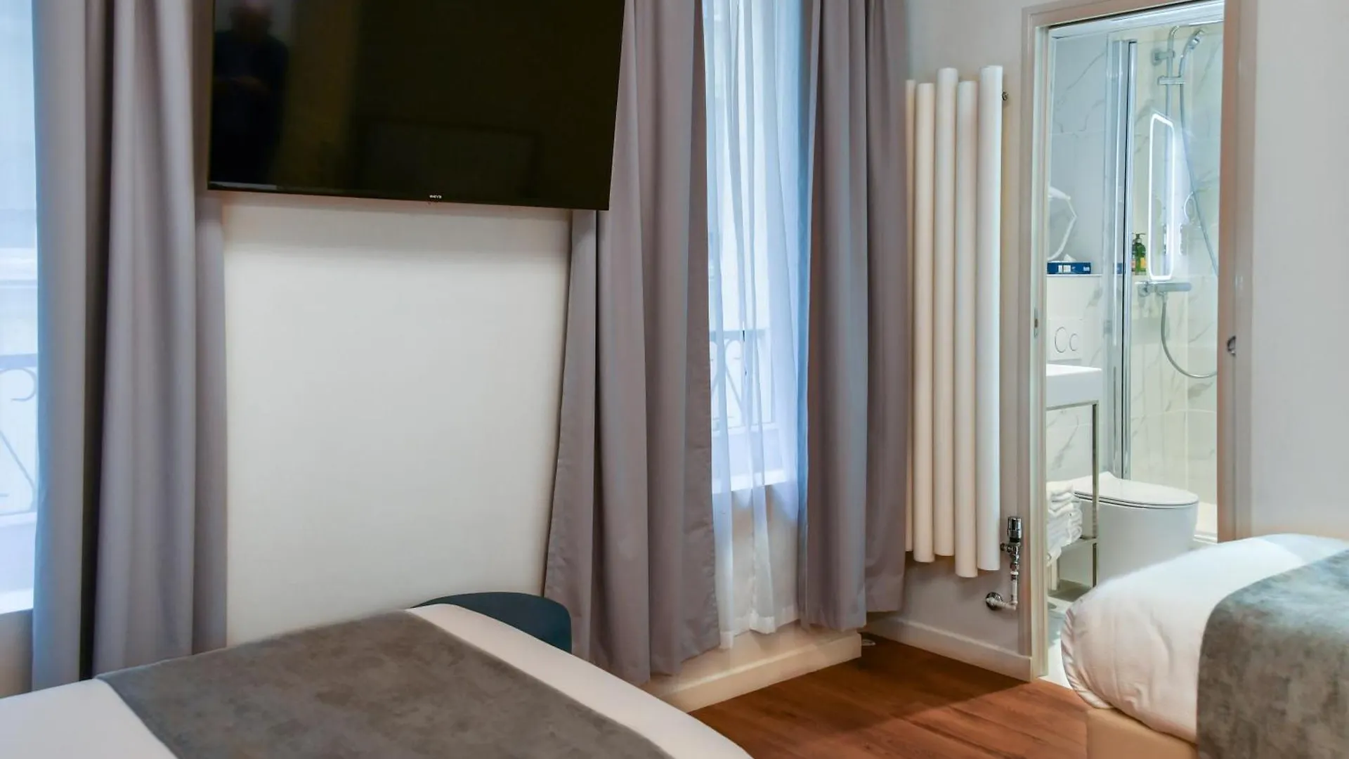 Des Deux Avenues Hotell 3*