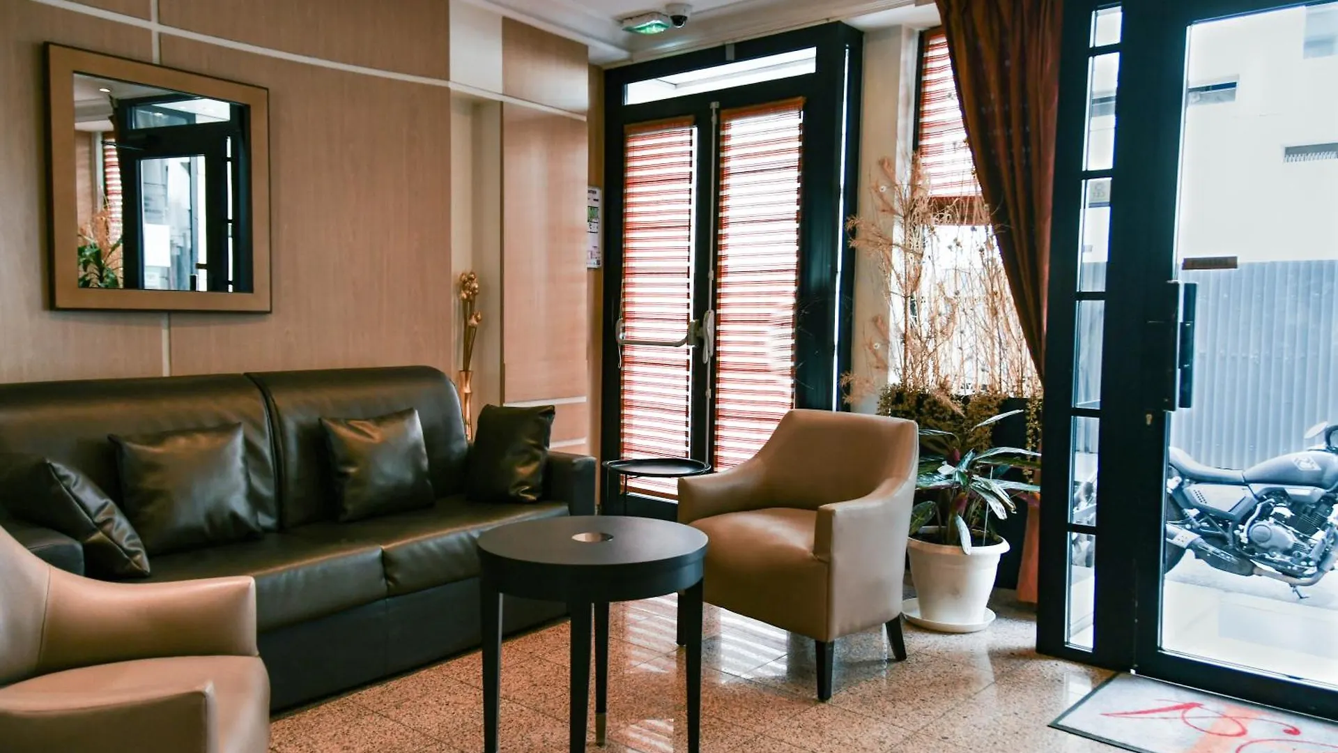 Hotell Des Deux Avenues