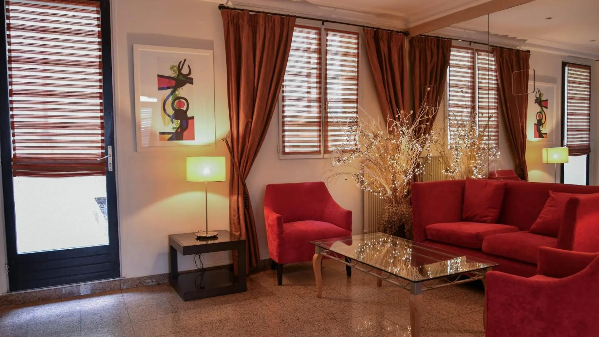 Des Deux Avenues Hotell 3*