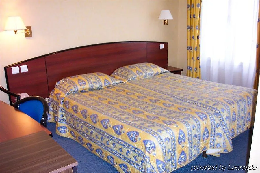 Des Deux Avenues Hotell 3*