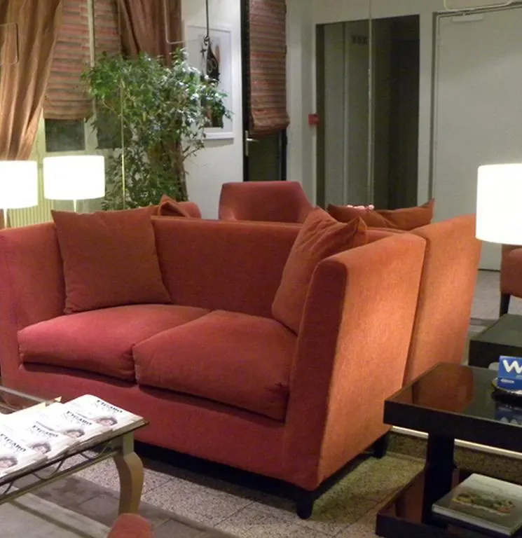 Hotell Des Deux Avenues 3*